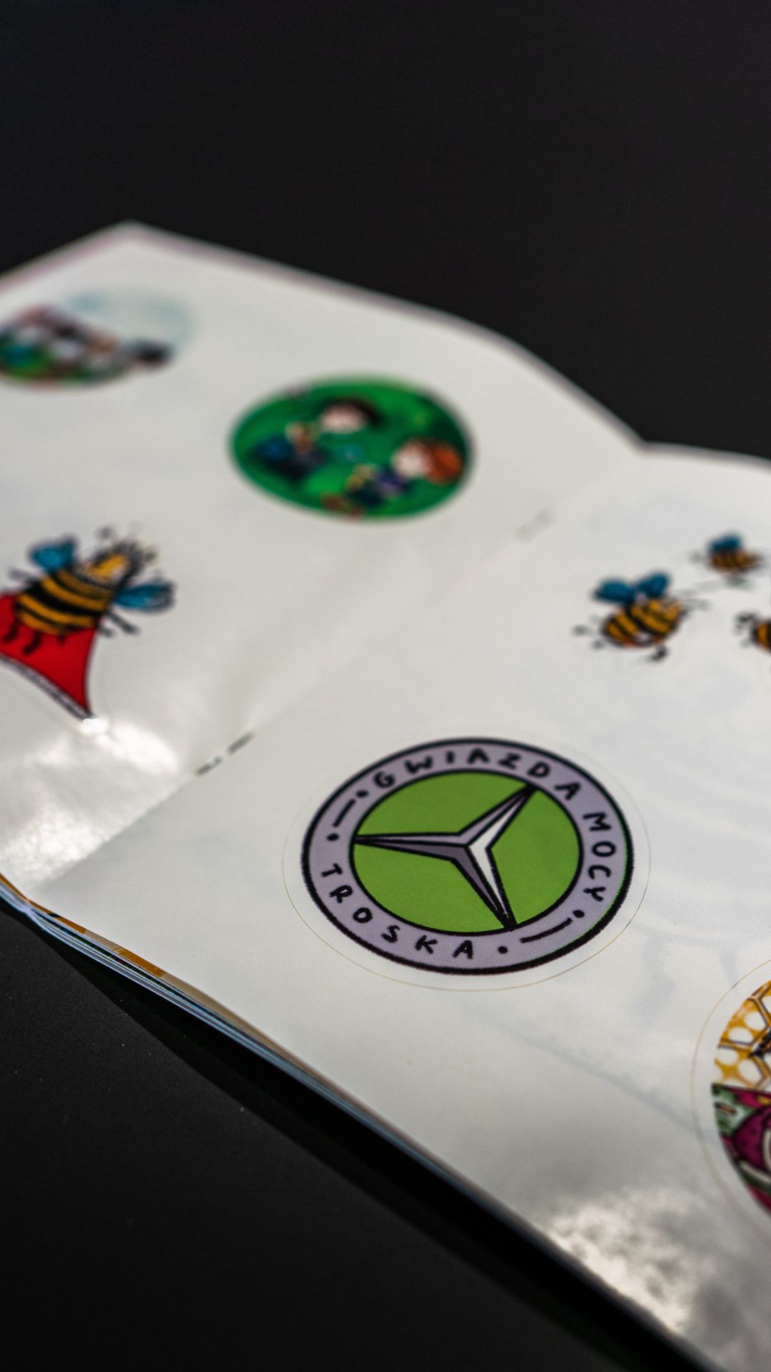 naklejki w książce dla dzieci przygody dudusia 