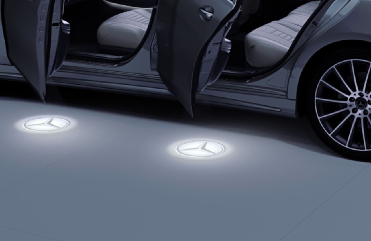 projektor z logo mercedes-benz do samochodu