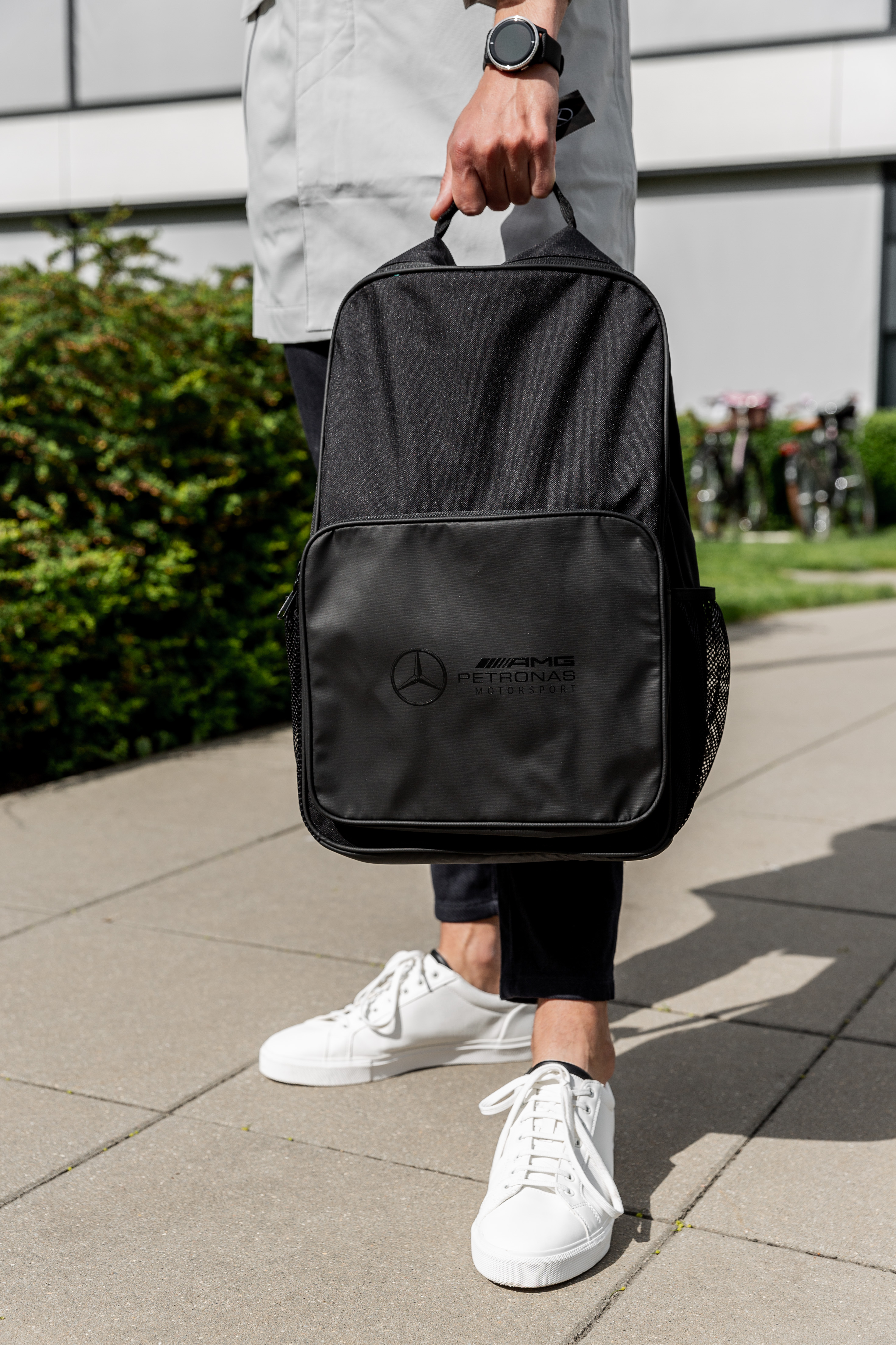 czarny plecak mercedes-amg