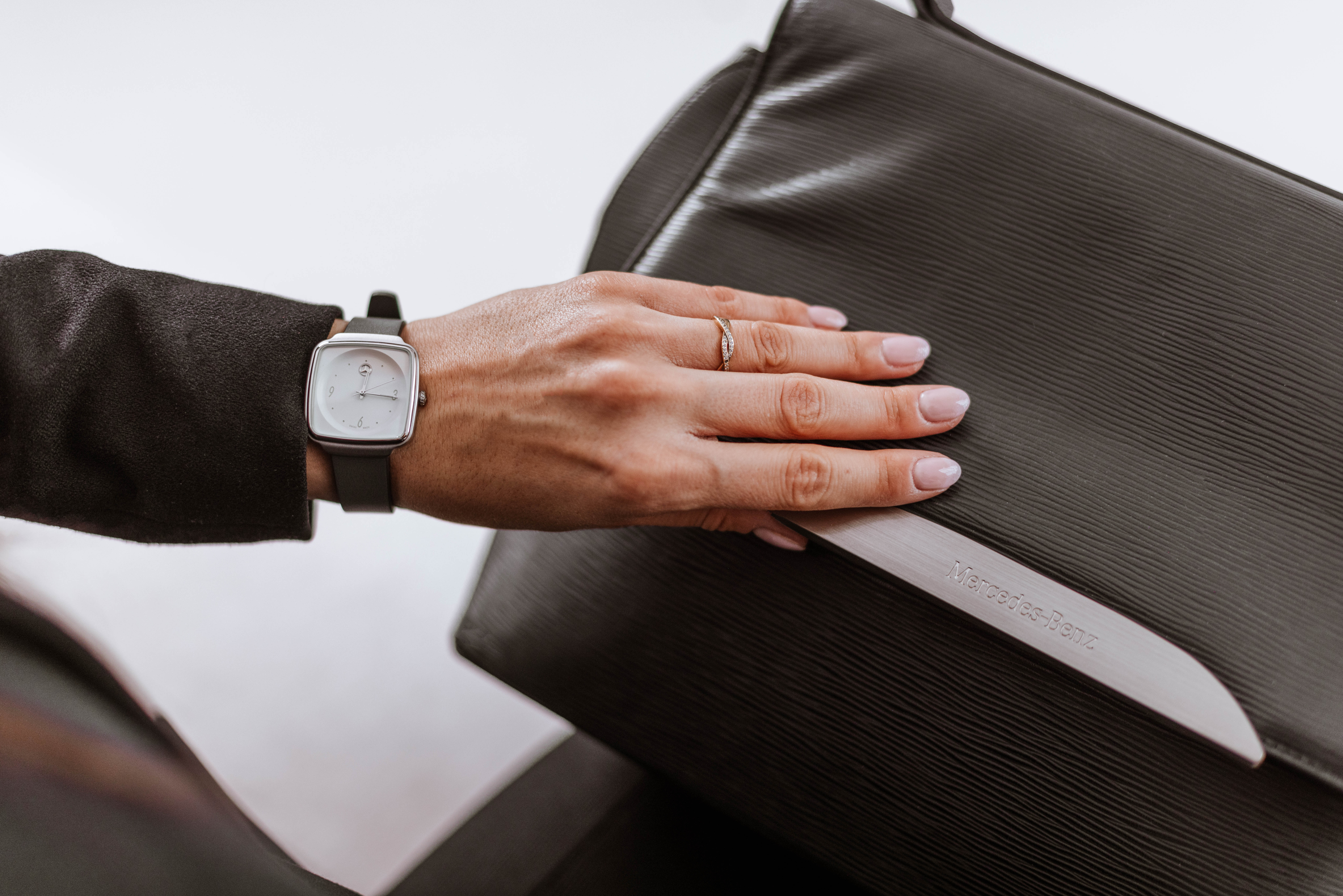 Damski zegarek Mercedes-Benz z torebką Mercedes-Benz