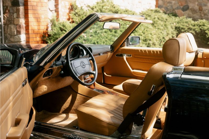 Dywaniki Mercedes i wycieraczki – przygotuj wnętrze auta na jesień